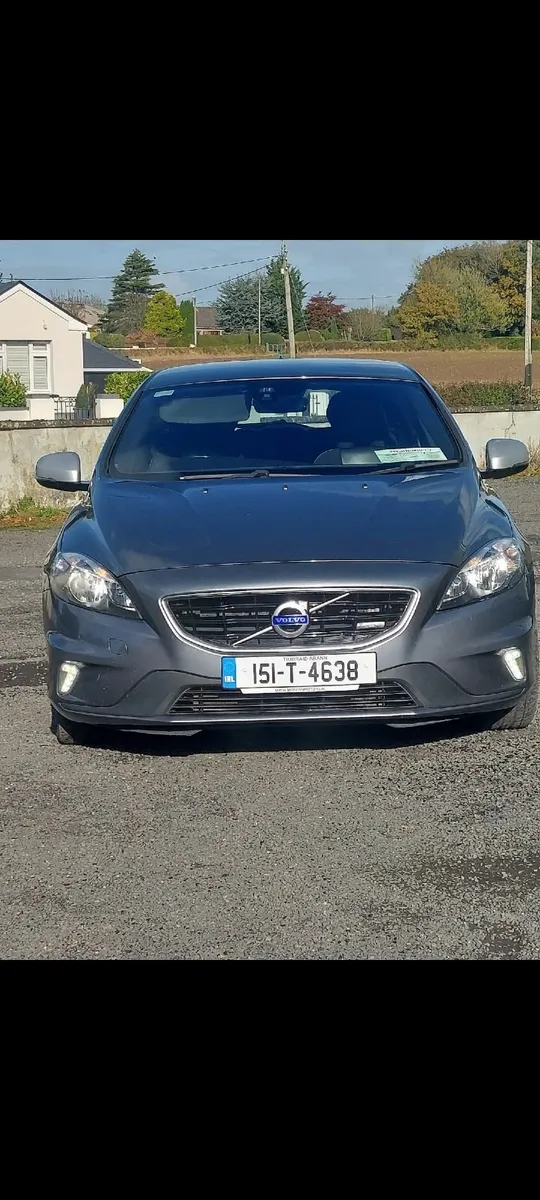 Volvo V40 2015 - Image 2