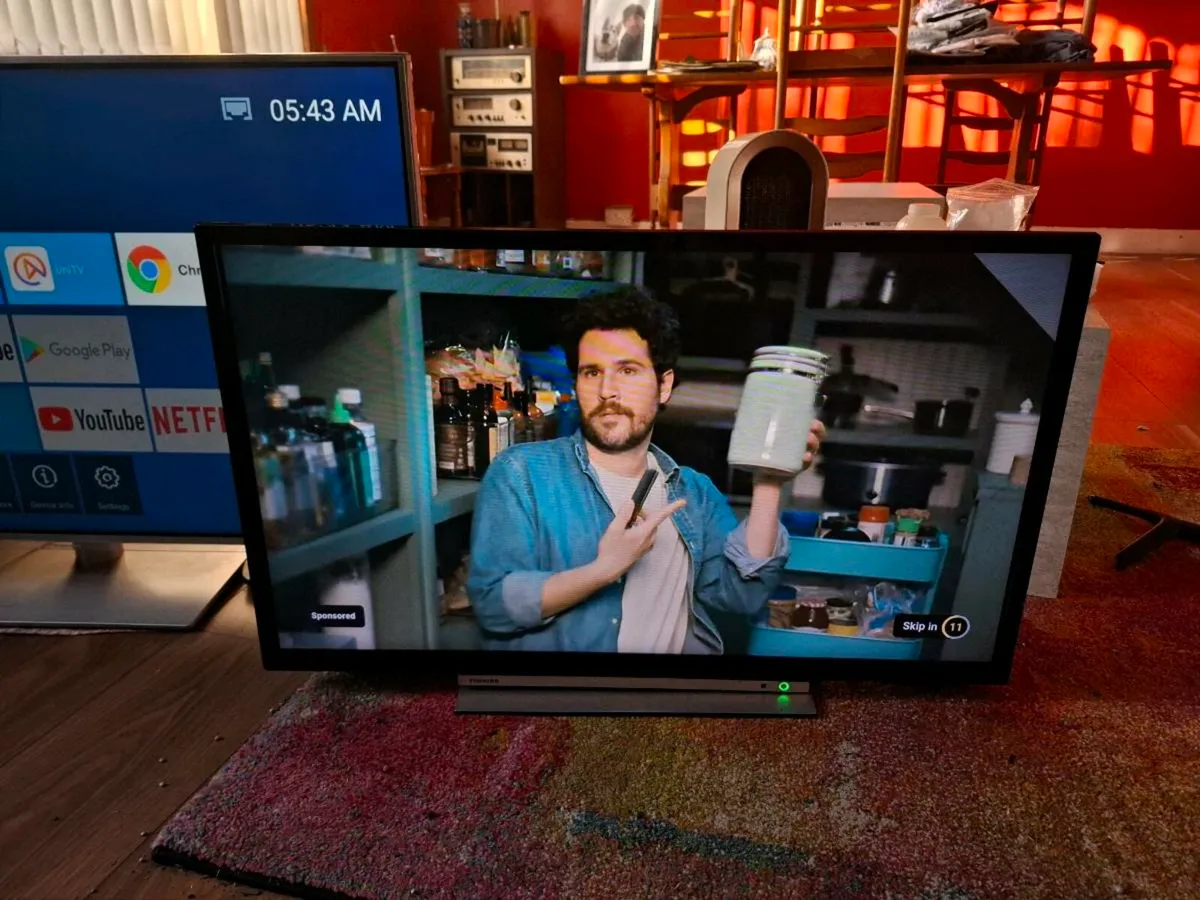 32 INCH SMART TV - Image 2