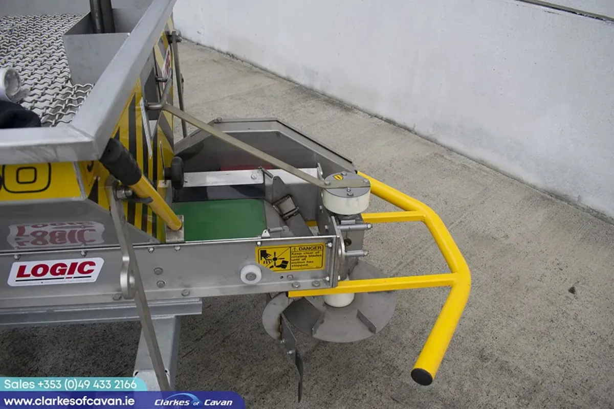 New Logic PSD150T 3-point Linkage Salt Spreader - Image 4