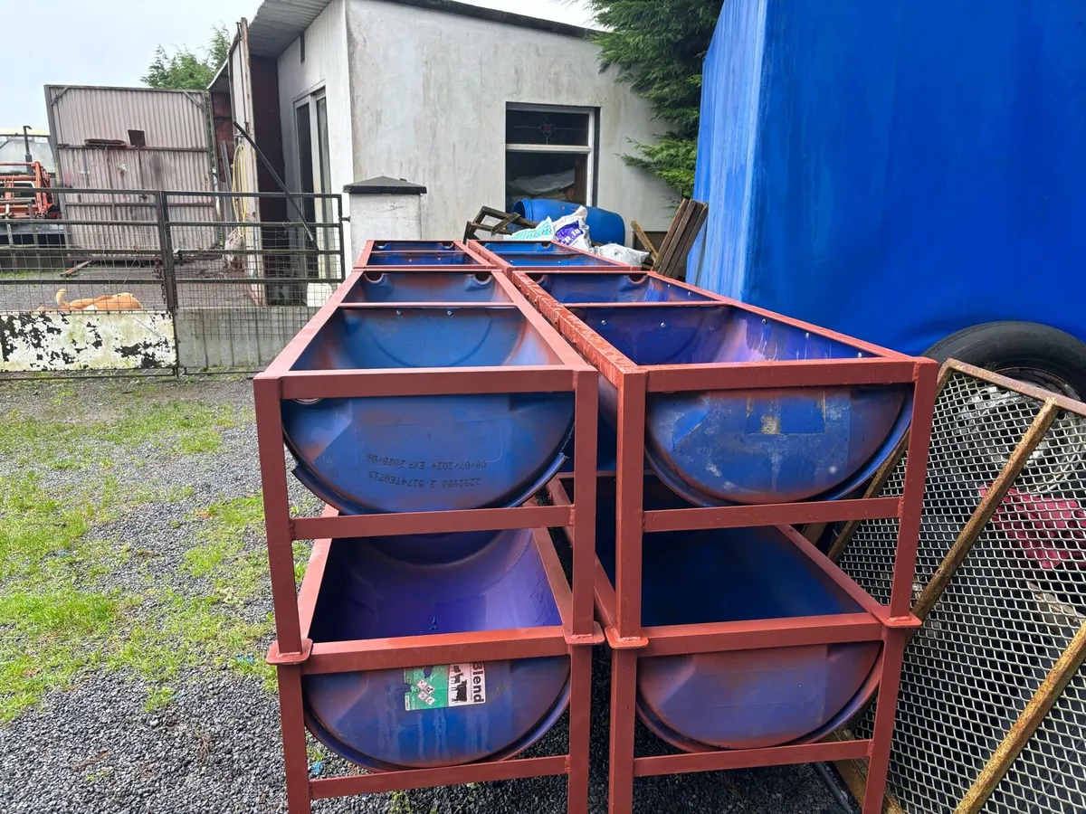 Feeding troughs - Image 1