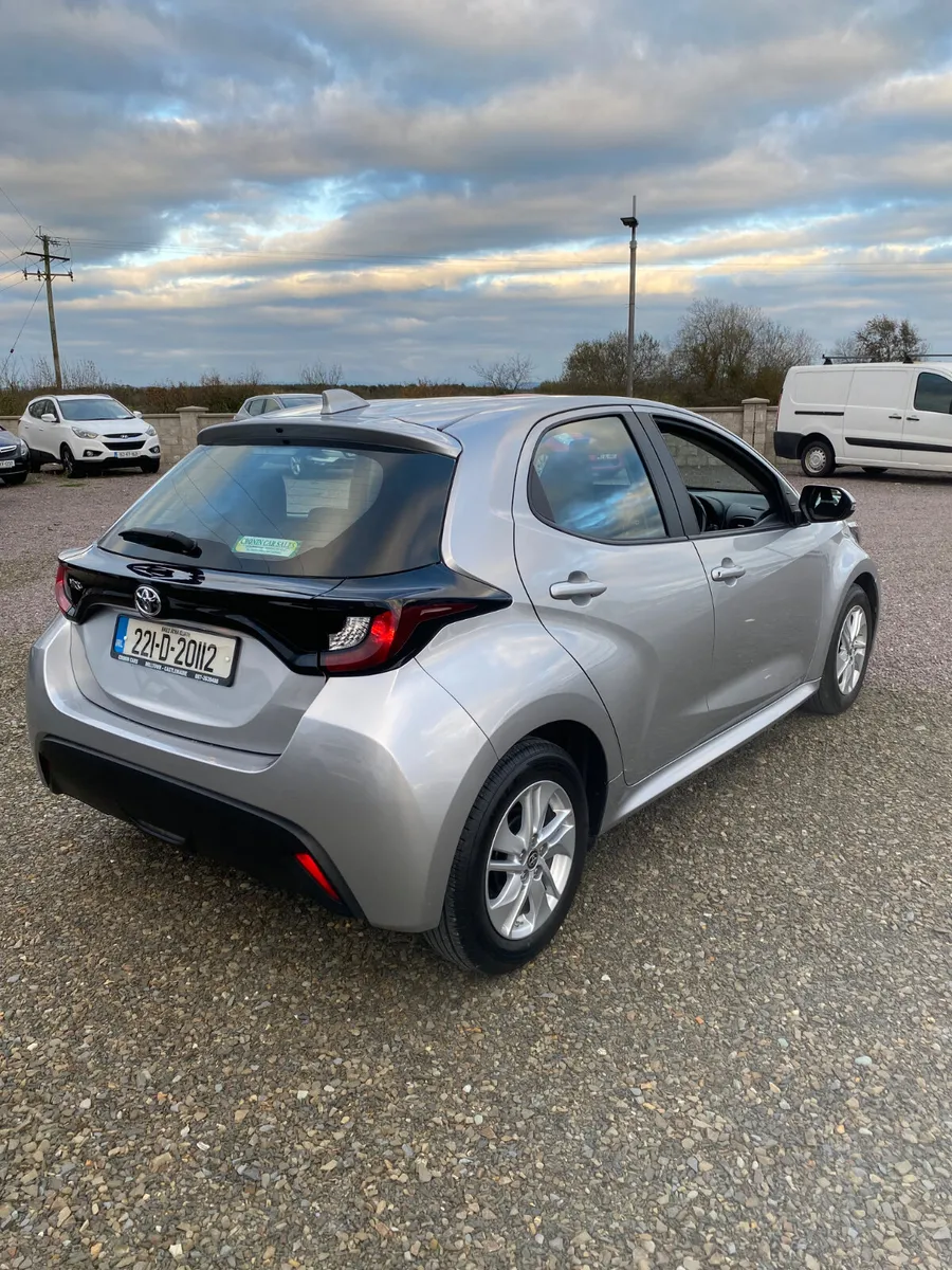 Toyota Yaris 2022 - Image 2