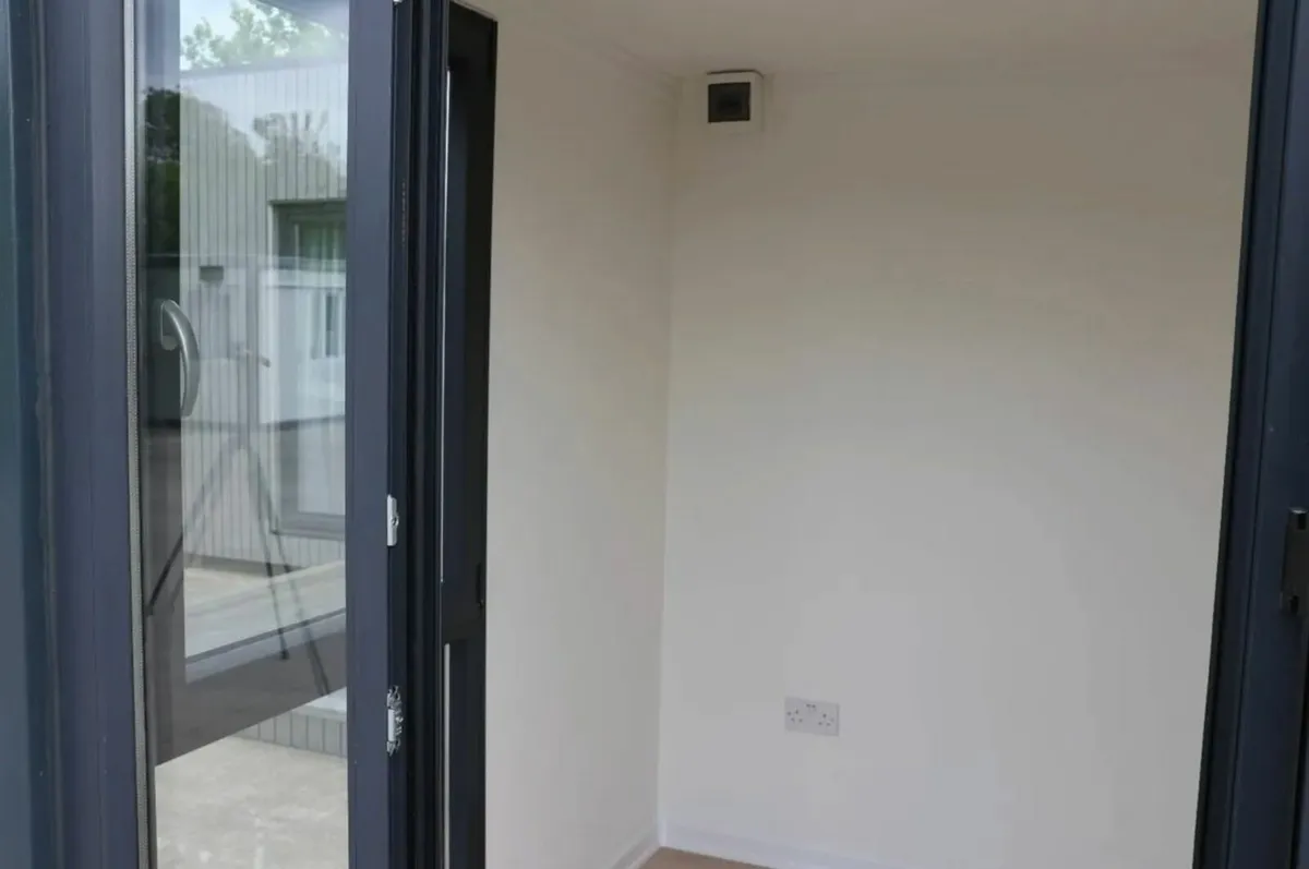 10ft x 7.5ft Home Office - Image 4