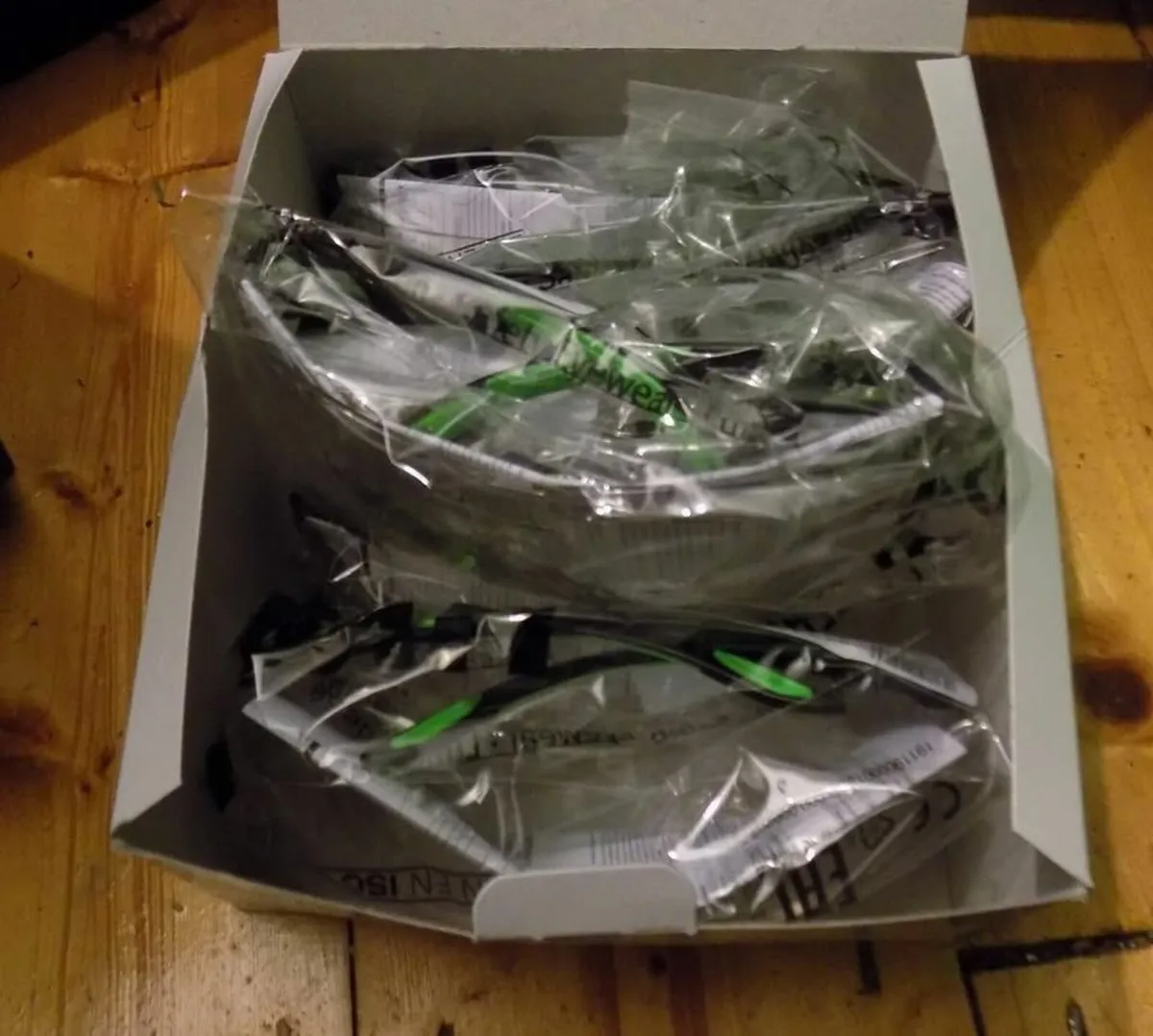 safety glasses uvex box of 5 - Image 1