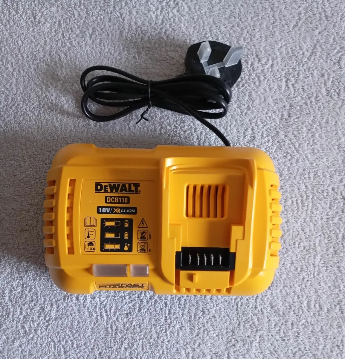 DeWalt Charger and Battery - Image 3