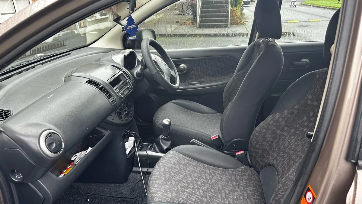 Nissan note Brown - Image 4