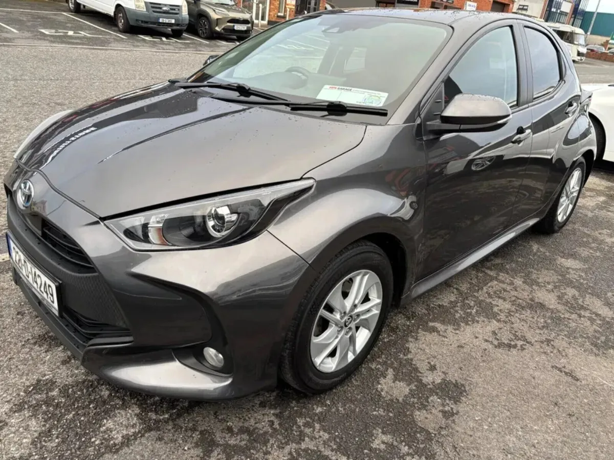 2022 Toyota Yaris 1.5 HYBRID 5 Dr LUNA - Image 4