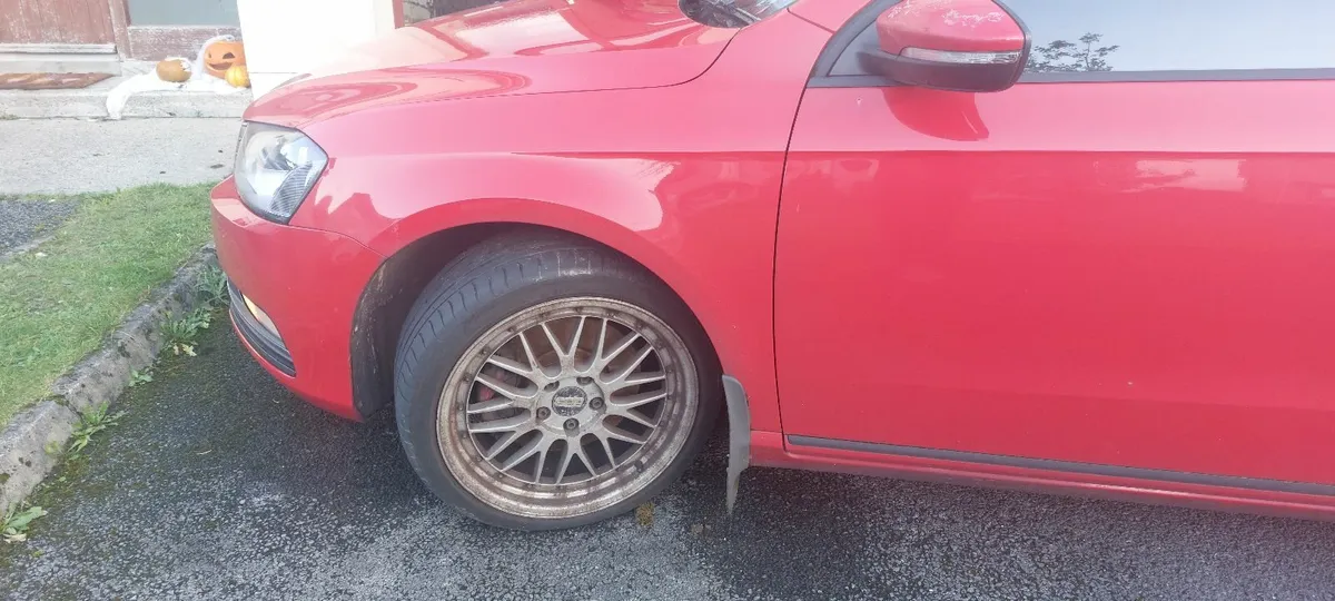 Volkswagen Passat 2013 - Image 2