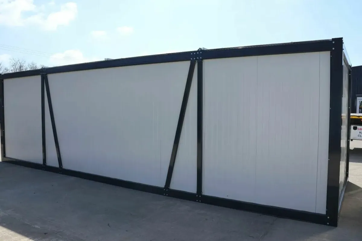 30ft x 8ft - Image 1