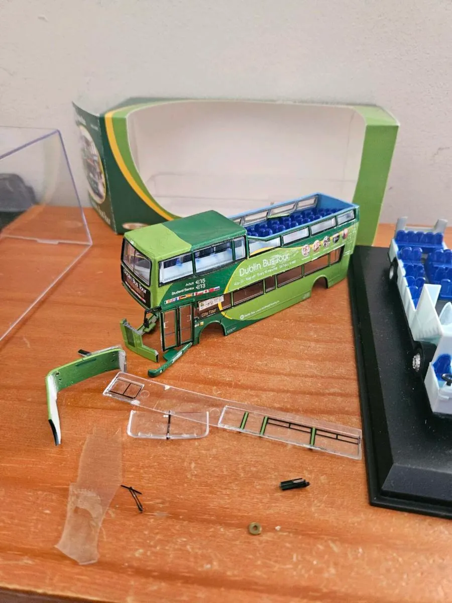 Corgi Creative Master Dublin Bus Tours Crash - Image 3