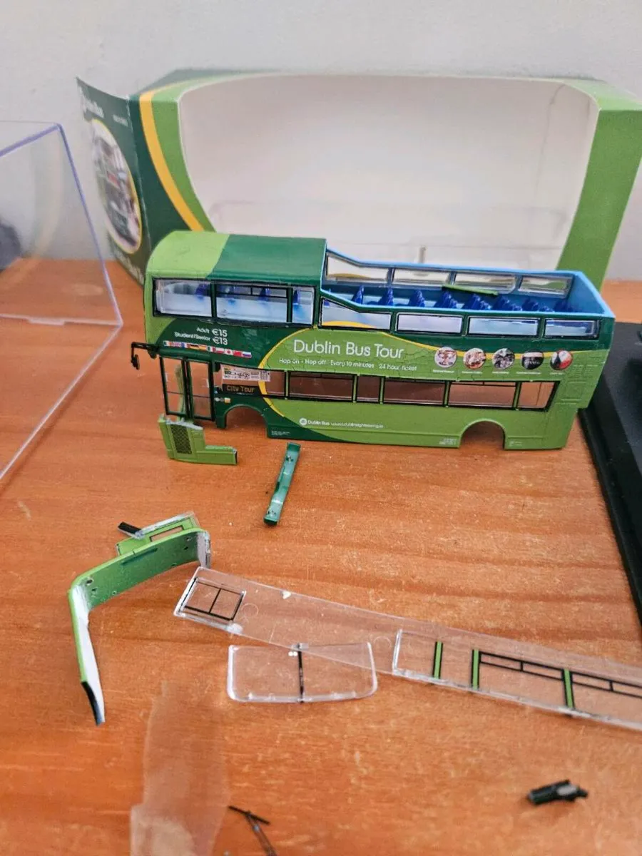 Corgi Creative Master Dublin Bus Tours Crash - Image 4