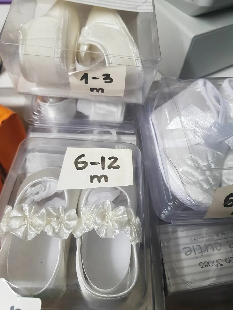 Baby boys shoes 2e each - Image 1