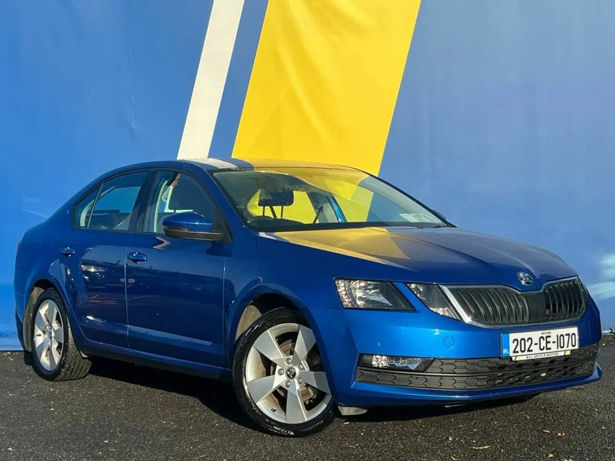 Skoda Octavia 1.6 CR // PARKING SENSORS // SAT NAV - Image 1