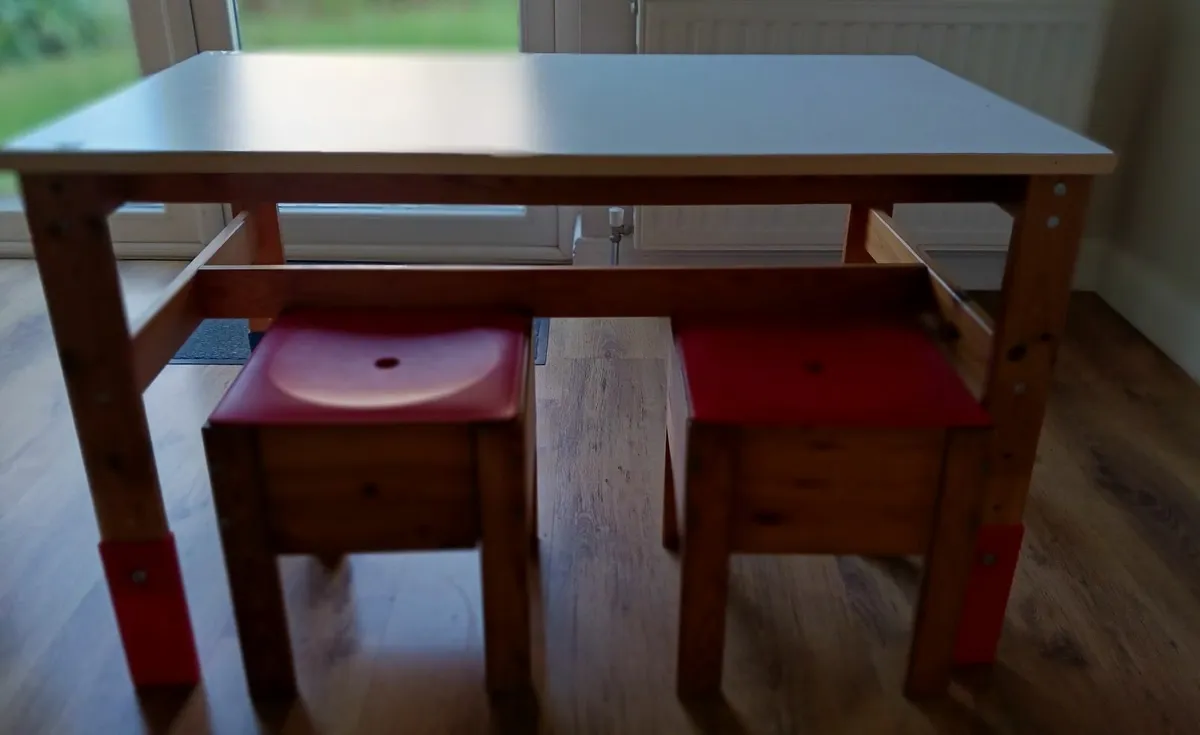 Kids table - Image 2