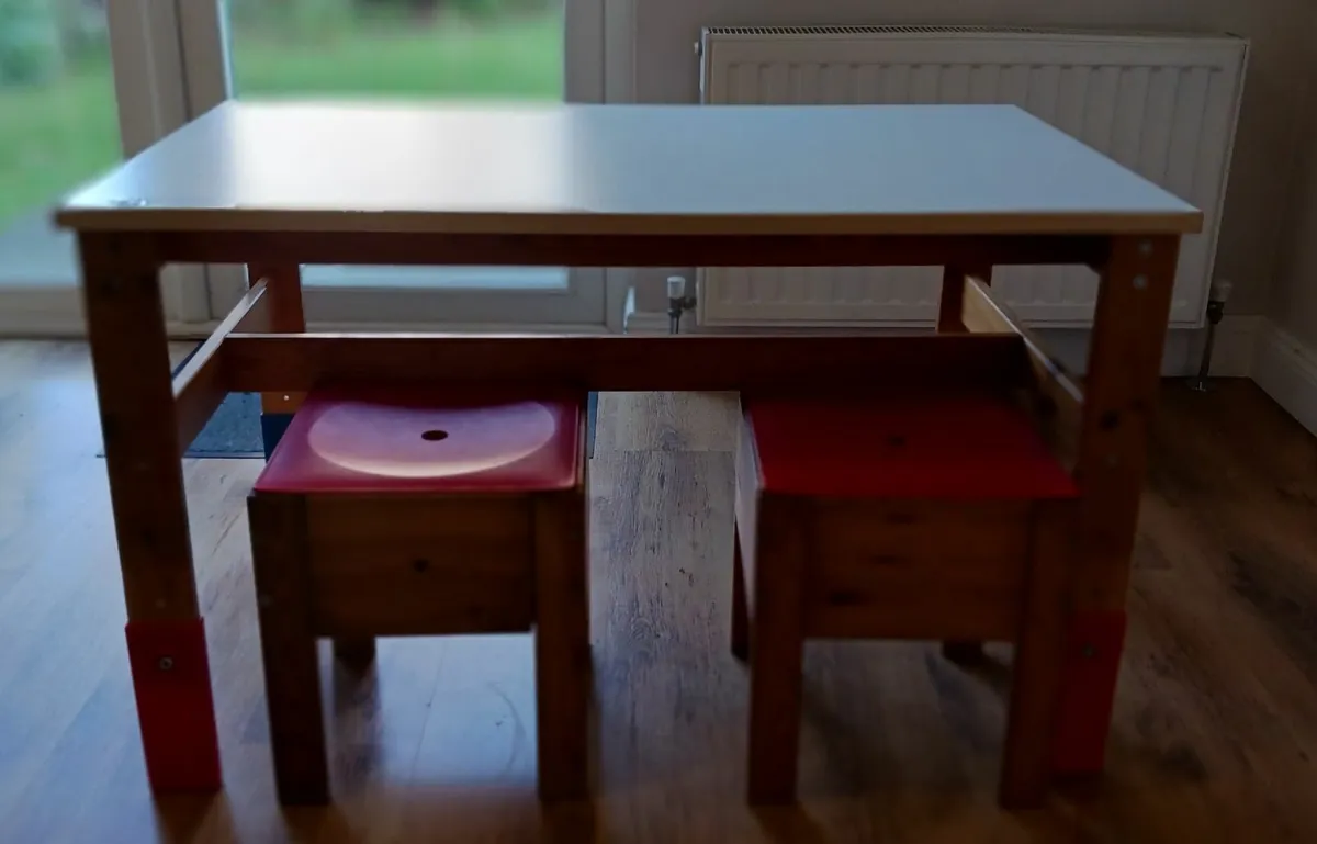Kids table - Image 3