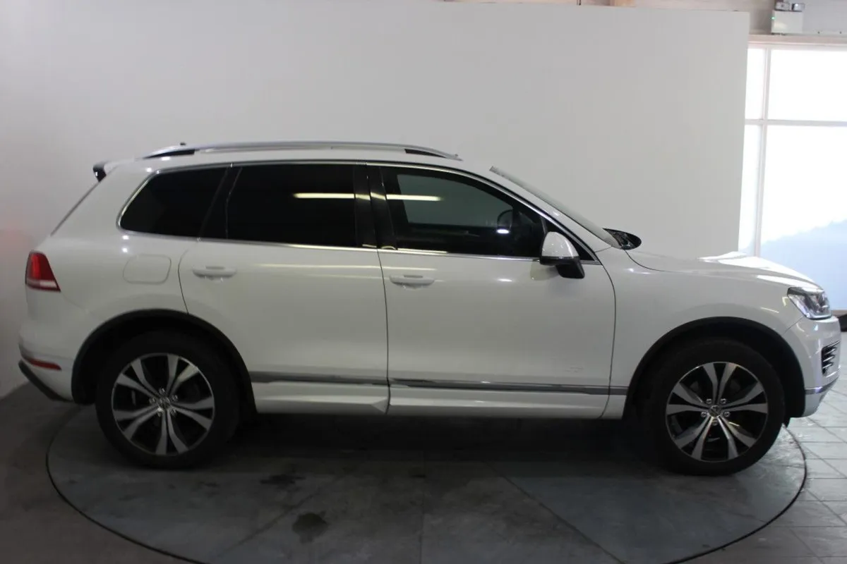 Volkswagen Touareg 3.0 TDI V6 BMT 262HP R-line - Image 4