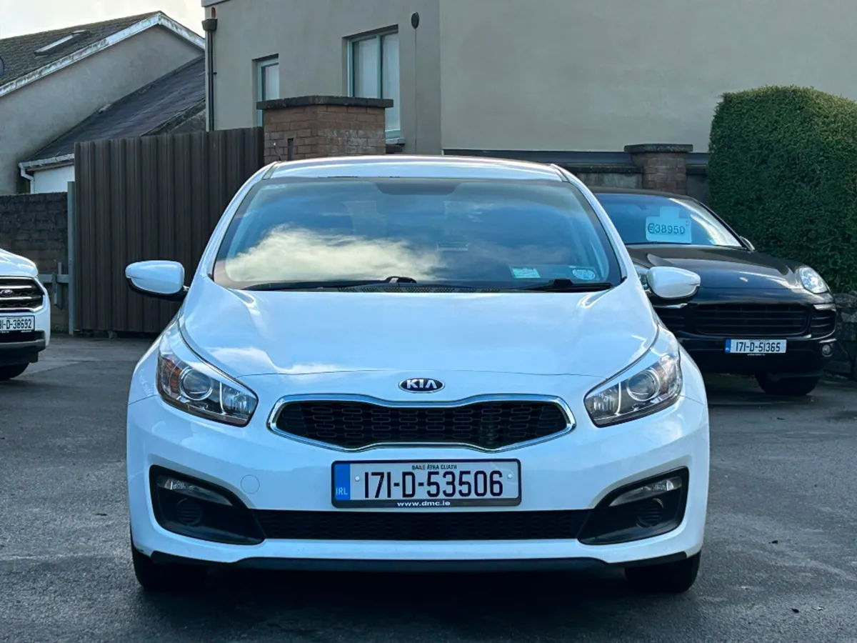 Kia Ceed 1.4 CRDI 5DR - Image 2