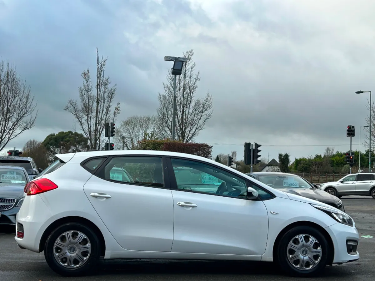 Kia Ceed 1.4 CRDI 5DR - Image 4