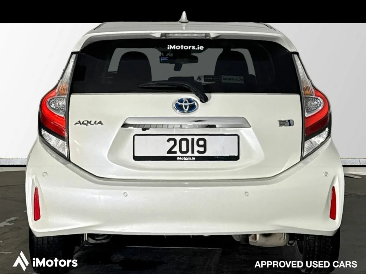 Toyota Aqua HYBRID AUTOMATIC - Image 4