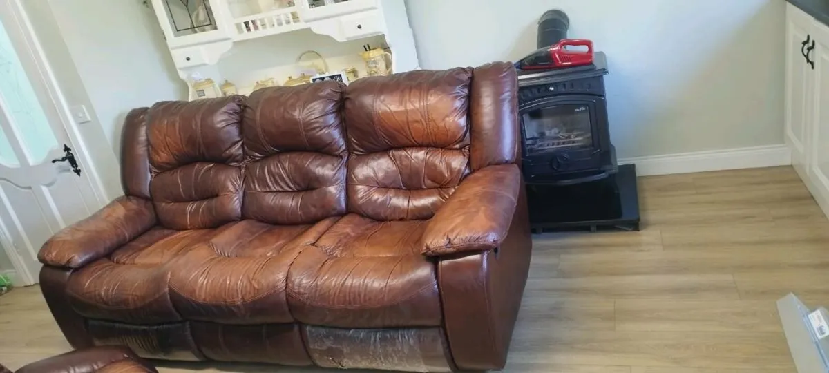 3 piece setee - Image 1