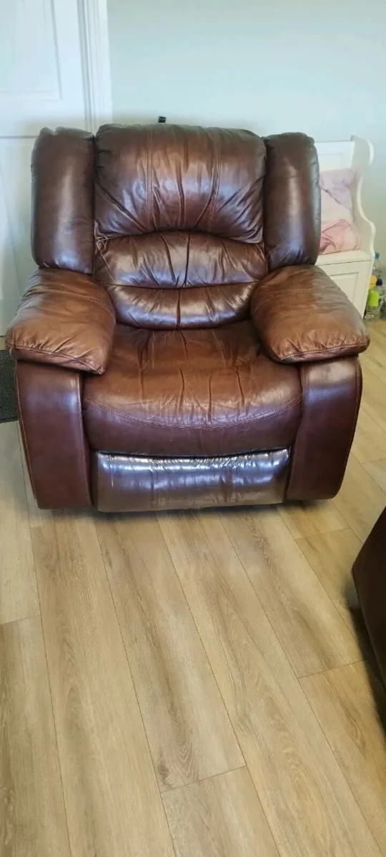 3 piece setee - Image 3