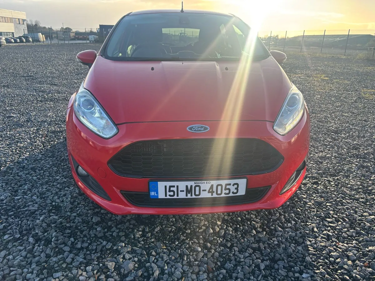 2015 Ford Fiesta TITANIUM NEW NCT - Image 1