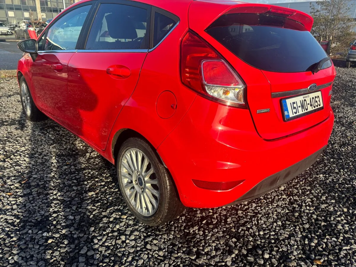 2015 Ford Fiesta TITANIUM NEW NCT - Image 2
