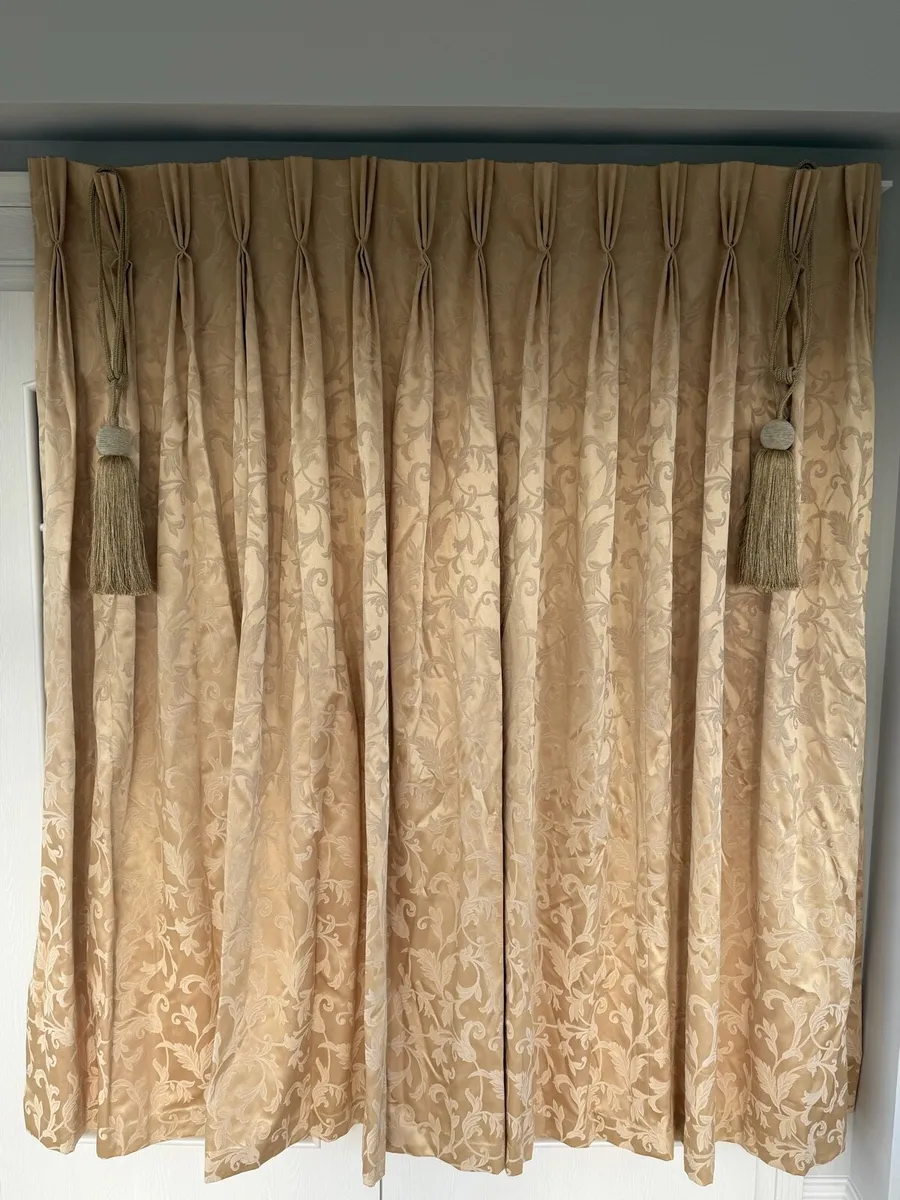 Luxury Bay window Curtains - Image 1