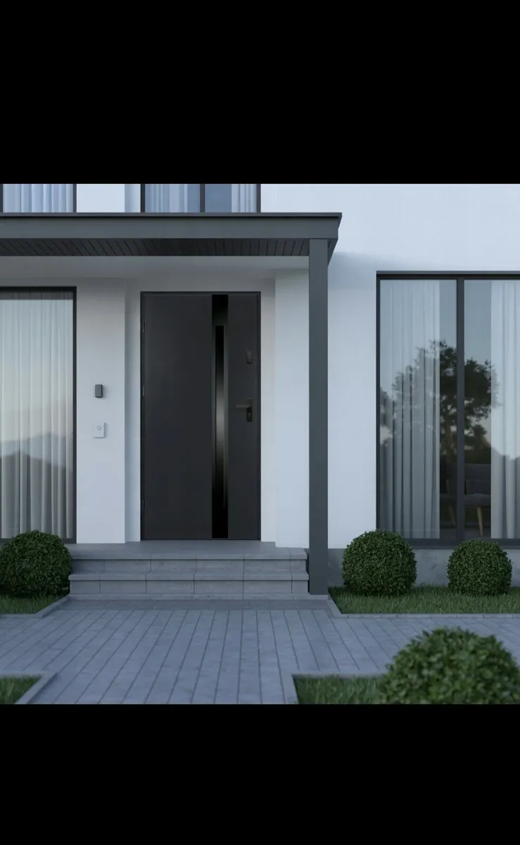 Front door - Image 1