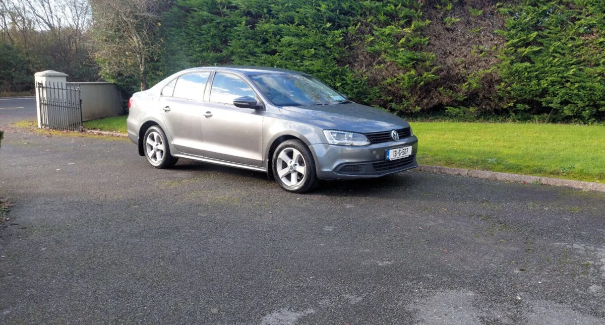 Volkswagen Jetta 2013 - Image 2