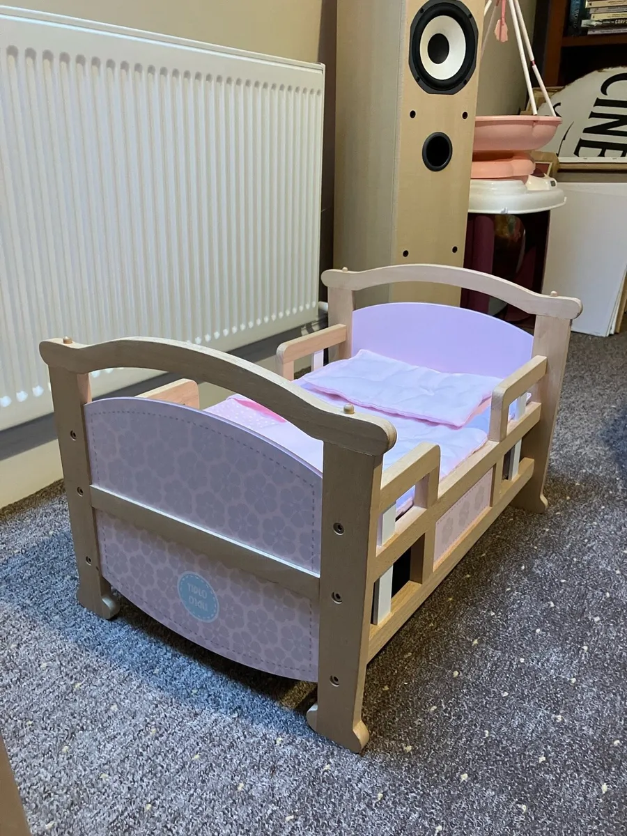Doll’s Cot - Image 1