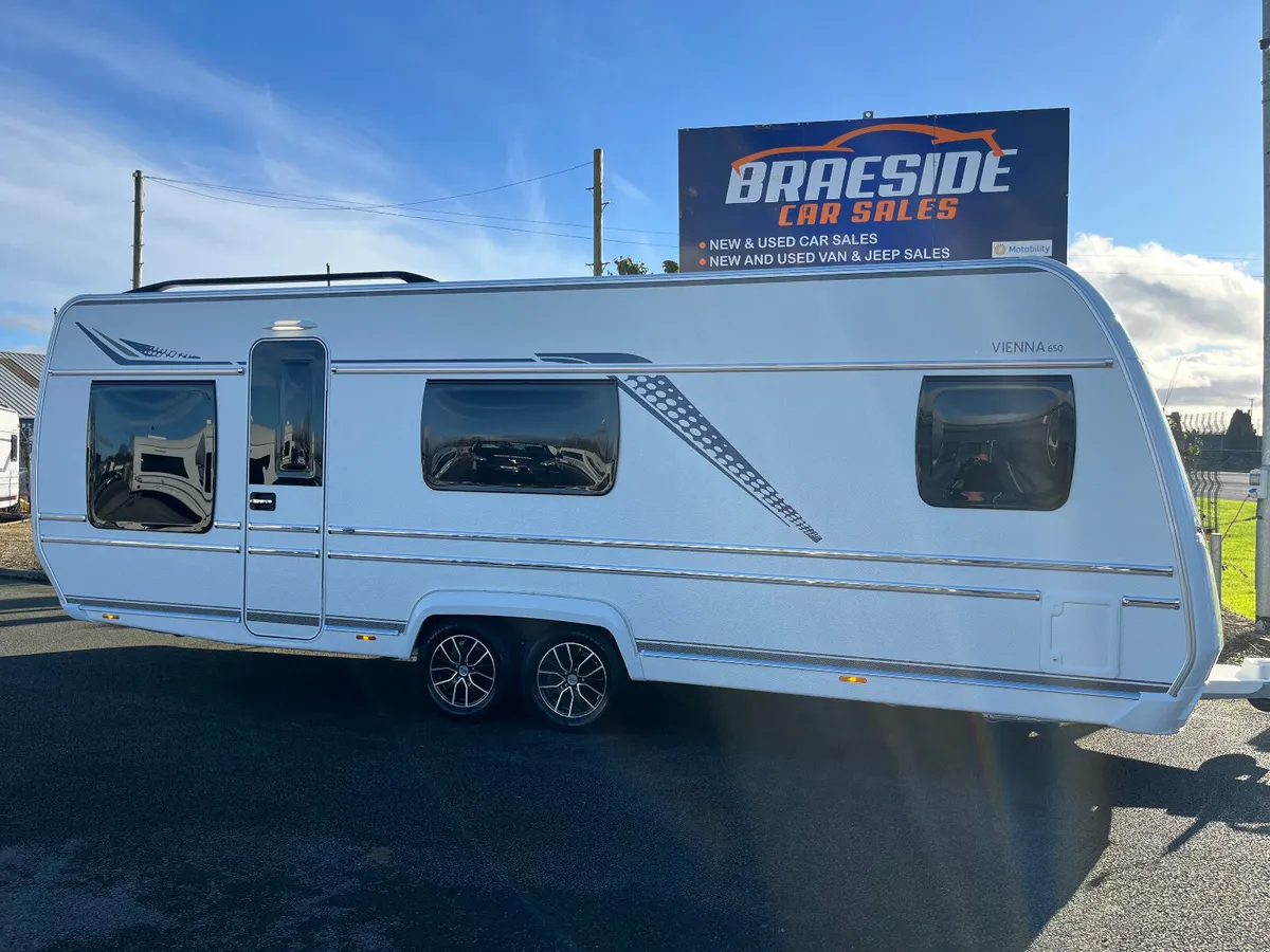 NEW 2026 FENDT VIENNA 650/700 LUXURY CARAVAN - Image 2