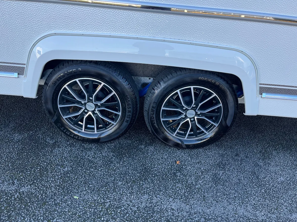 NEW 2026 FENDT VIENNA 650/700 LUXURY CARAVAN - Image 3