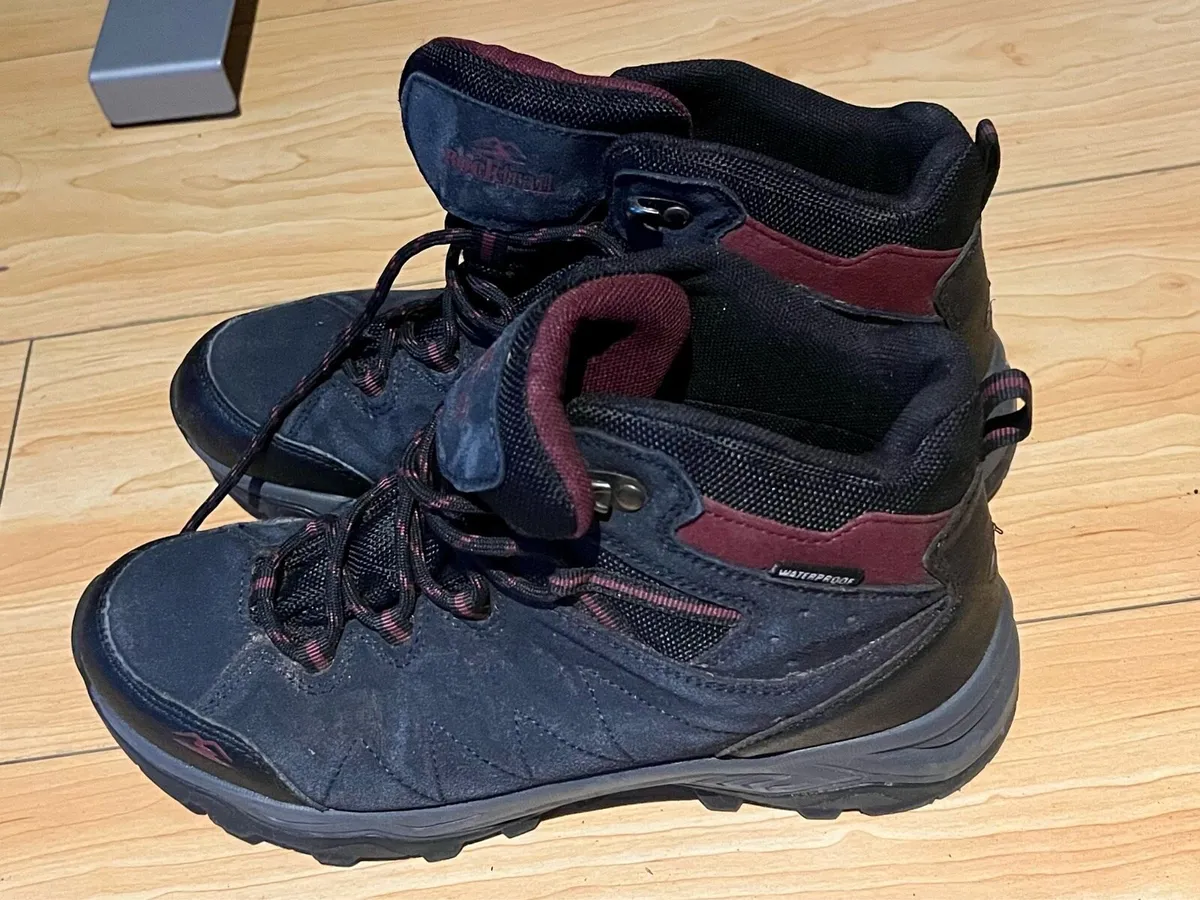 Hiking shoes - Image 1