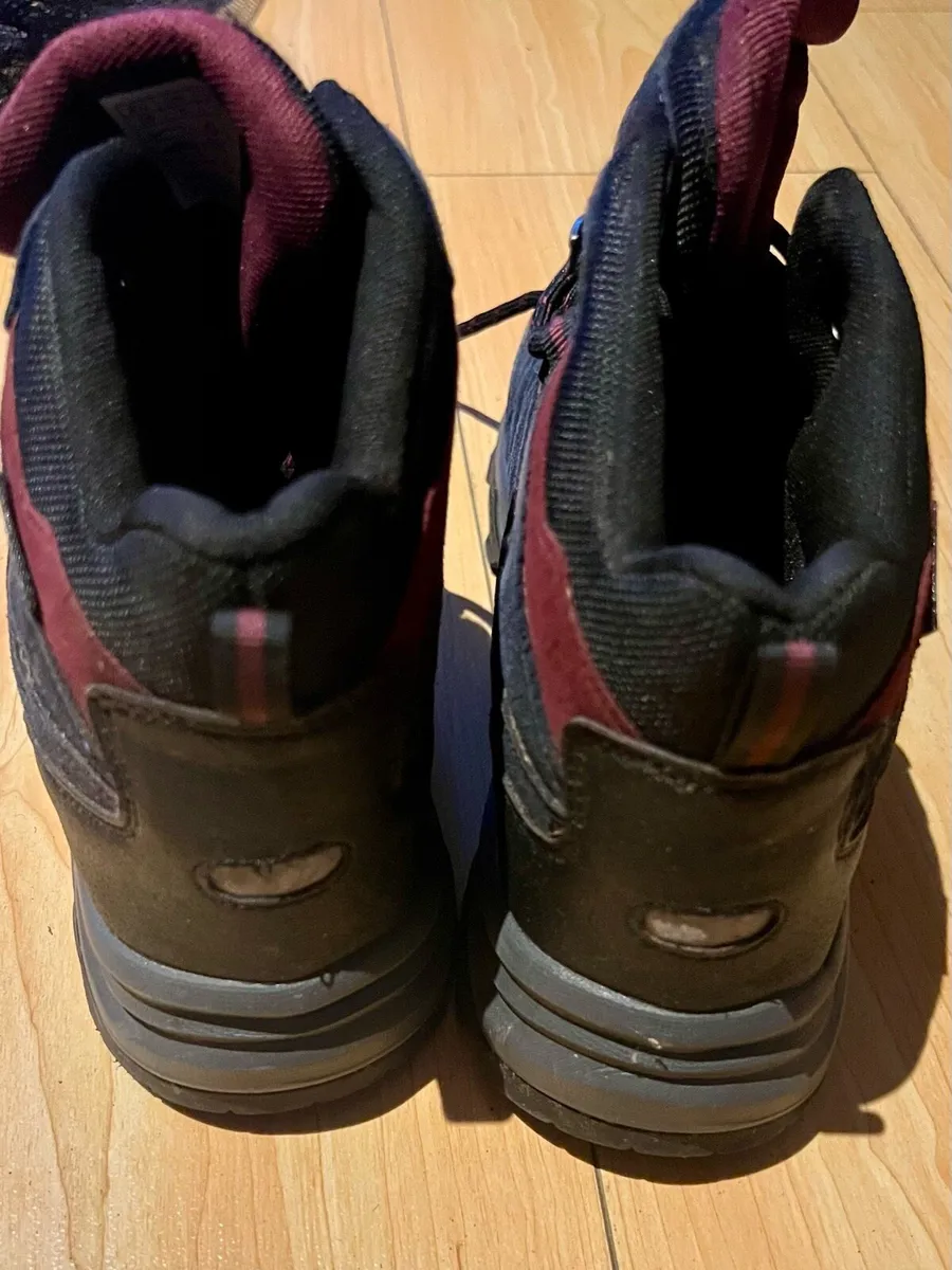 Hiking shoes - Image 2