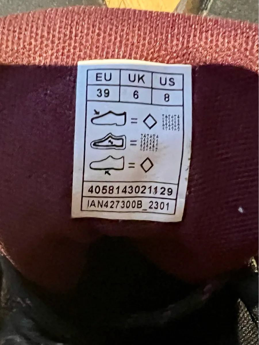 Hiking shoes - Image 3