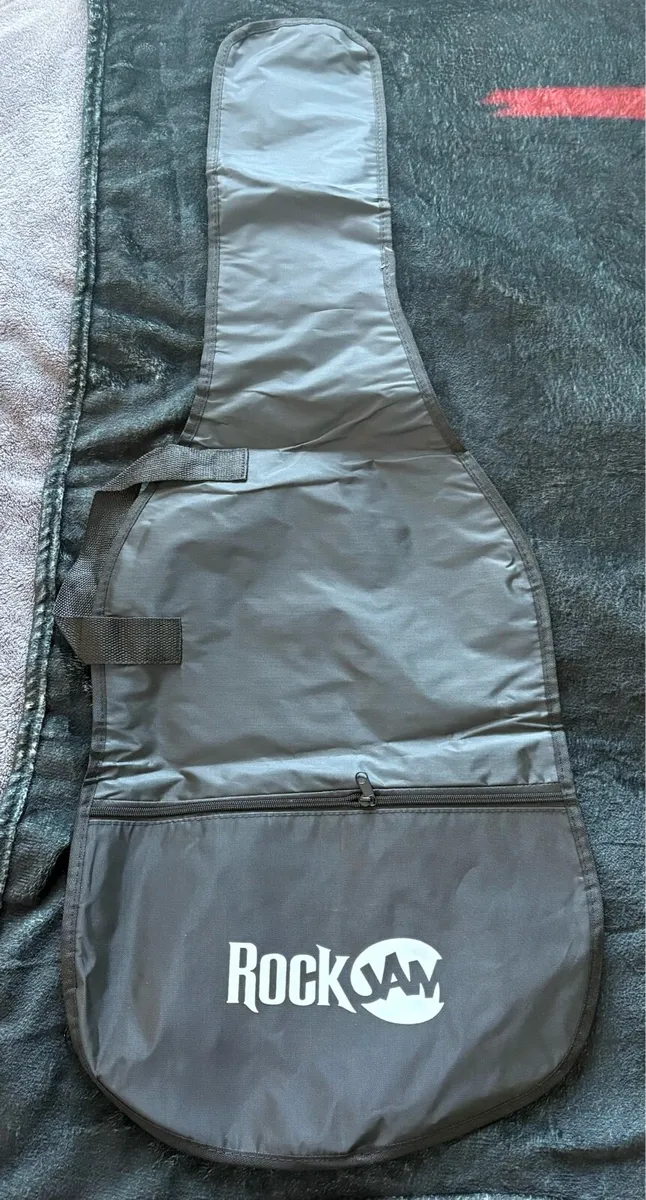 Electric guitar €150 Walking pad €150 - Image 1