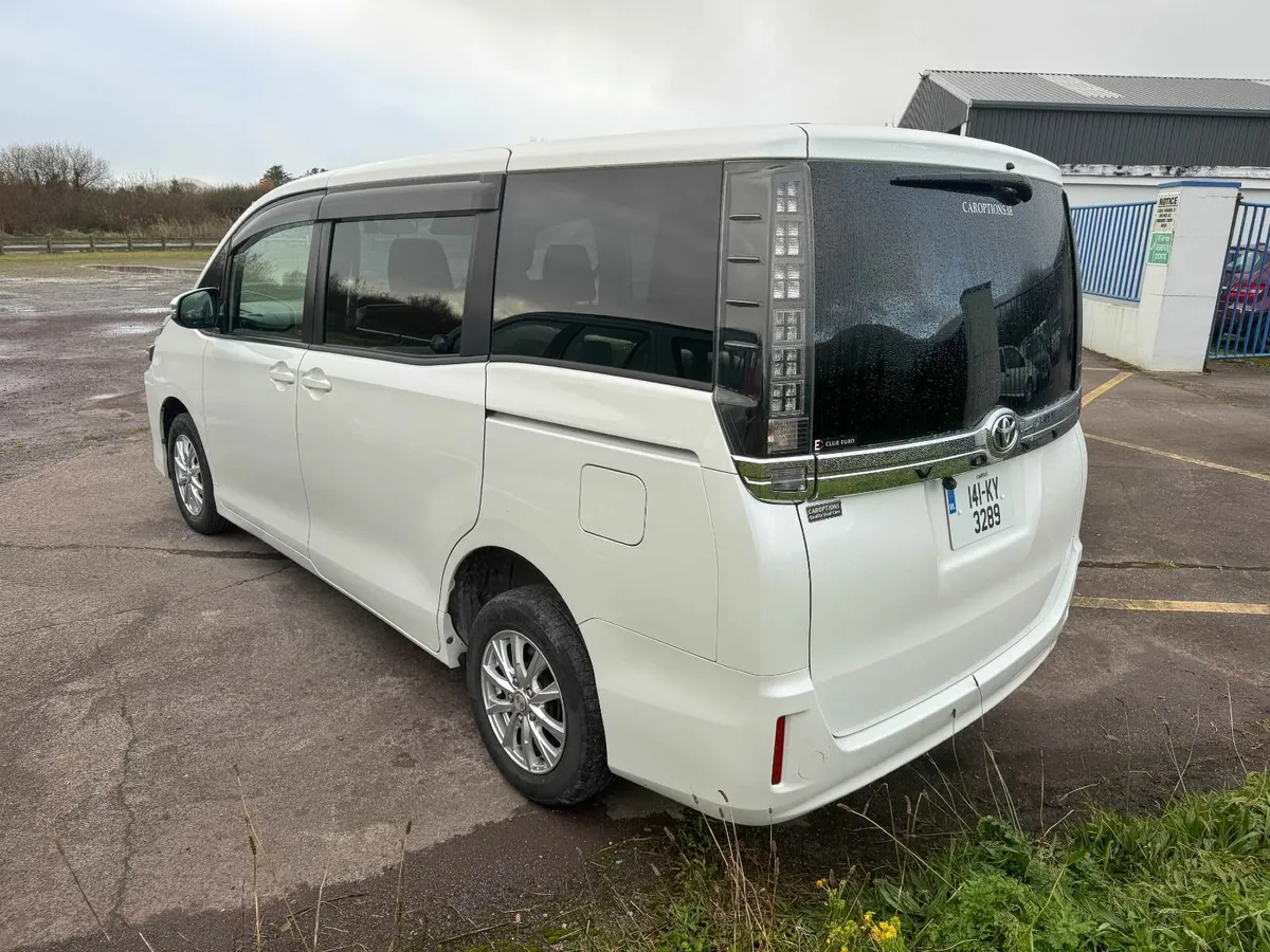 Toyota Voxy 2014 - Image 2