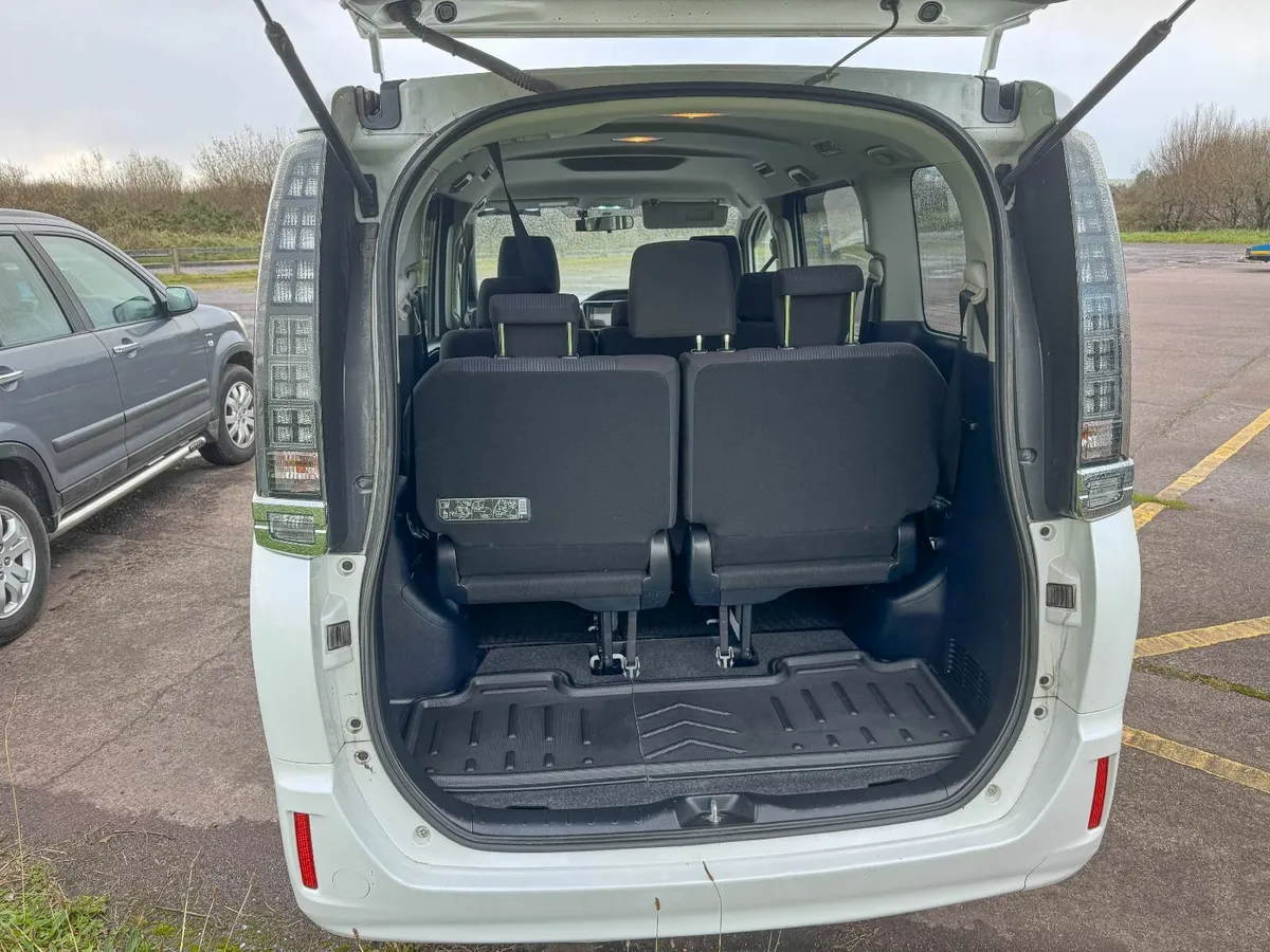 Toyota Voxy 2014 - Image 3