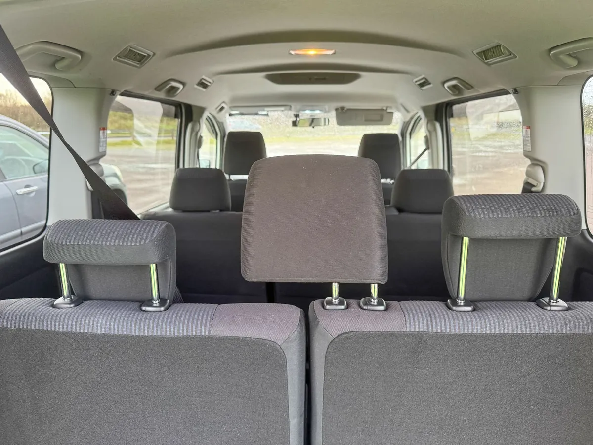 Toyota Voxy 2014 - Image 4