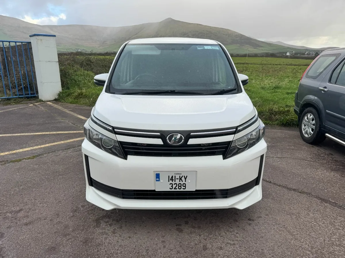 Toyota Voxy 2014 - Image 1