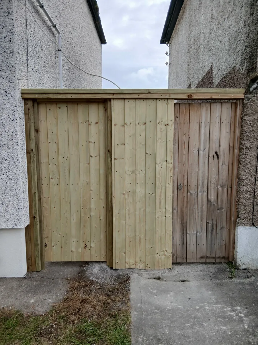 Wooden side gates - Image 3