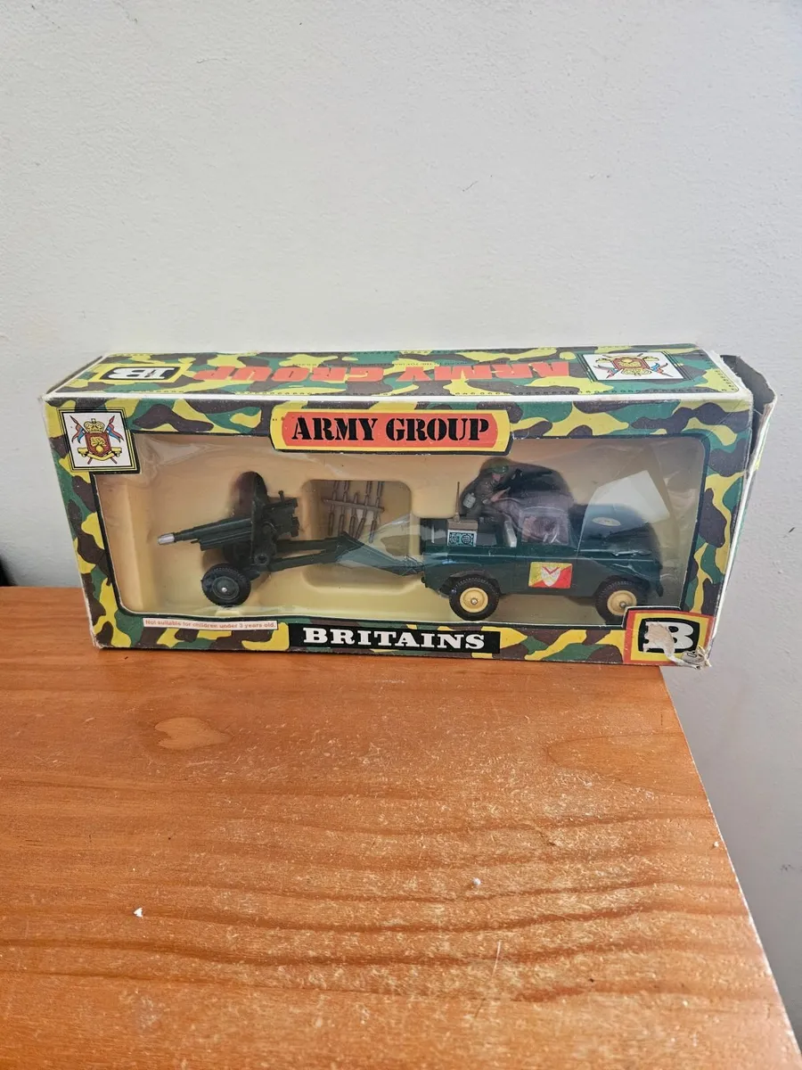 Britains 1970's Landrover and Artillery Set - Image 1