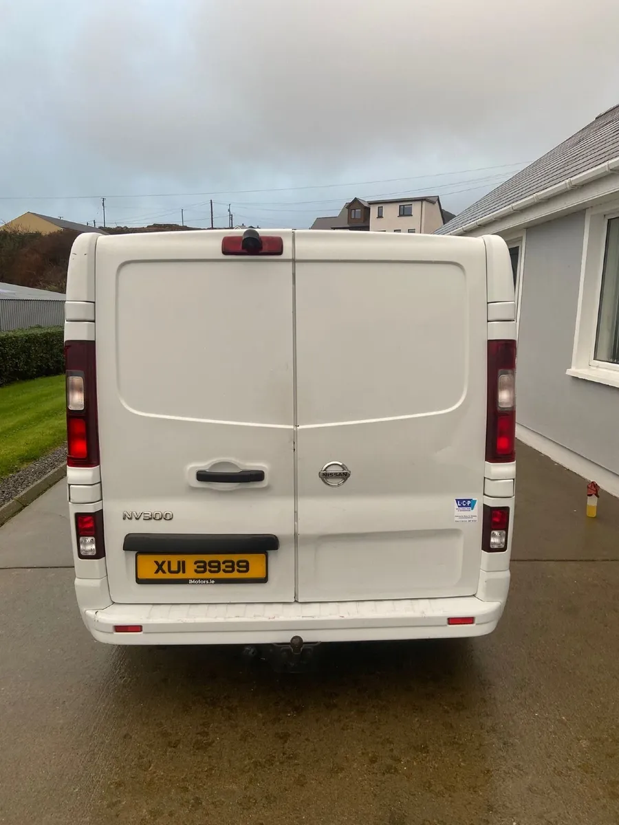 2018 Nissan NV300 Fridge Freezer Van - Image 4