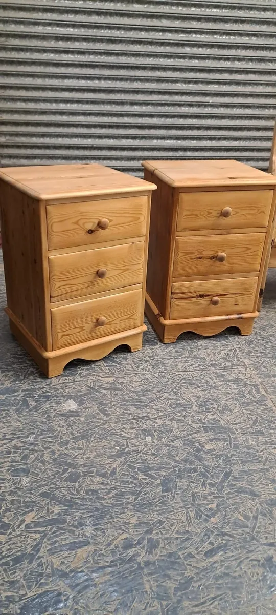 Pair vintage pitch pine bedside lockers - Image 1