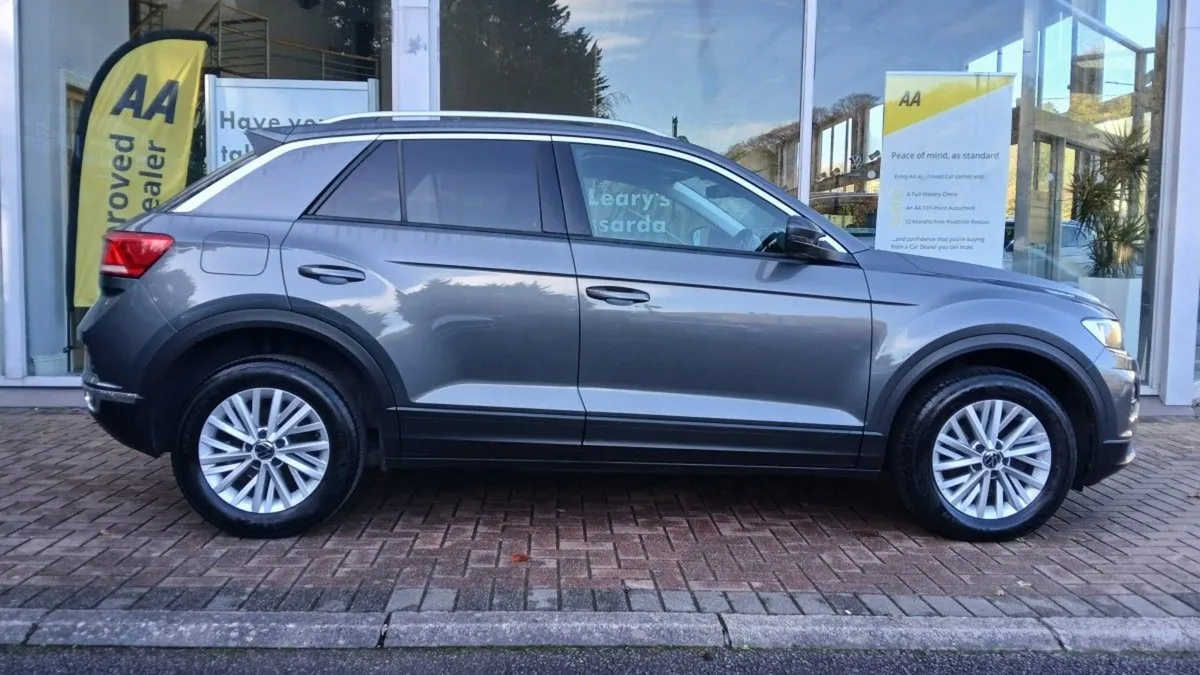 Volkswagen T-Roc 1.0 TSI 110bhp Design  Rear Came - Image 3