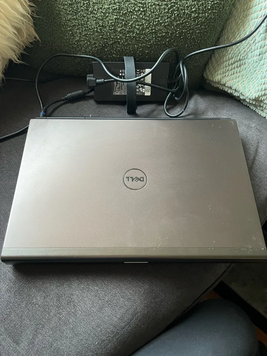 Dell i7 laptop - Image 1