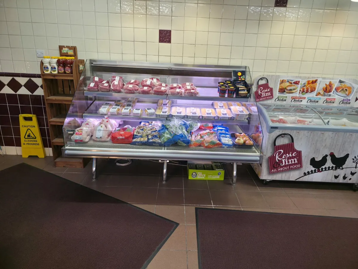 Refrigerated retail unit