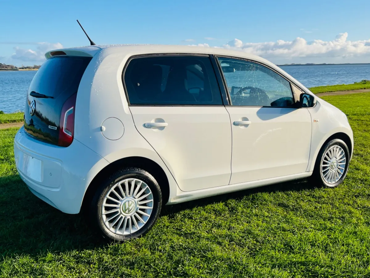 Volkswagen up! 1.0 AUTO//FINANCE AVAILABLE//CALL T - Image 4