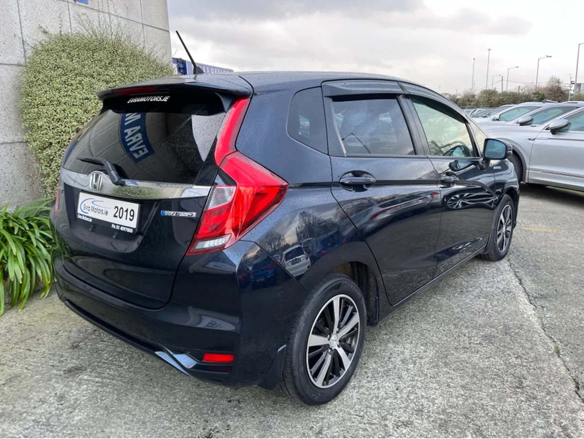 Honda Fit AUTOMATIC HYBRID 1.5 PETROL //HALF LEATH - Image 4