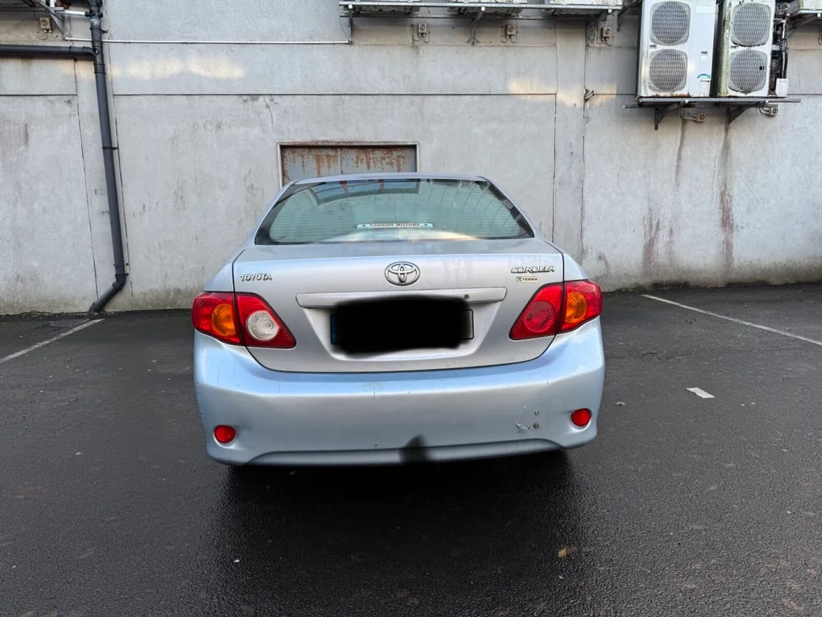 Toyota Corolla 2010 - Image 2